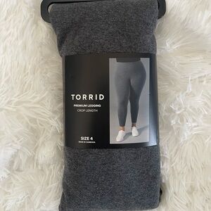 NWT Torrid Charcoal Gray Leggings Crop Length, Size 4